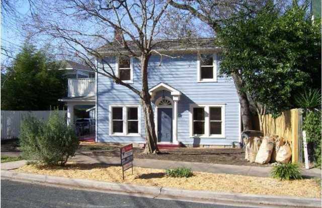 Large 4 Bedroom house with parking in North Campus photos photos