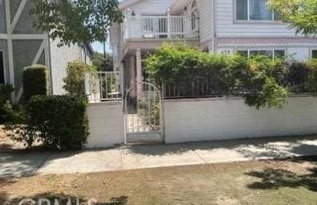 428 N Hollywood Way photos photos