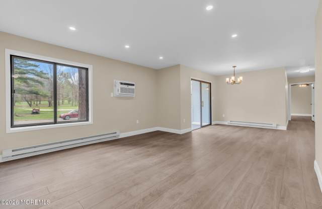 168 Amberly Drive Gallery 4