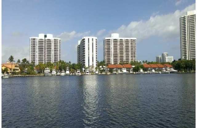 3600 YACHT CLUB DR photos photos