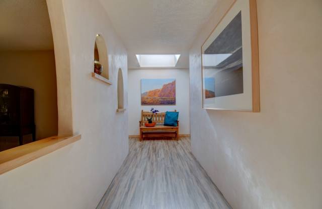 Executive 4 bedroom NE Heights home Gallery 4