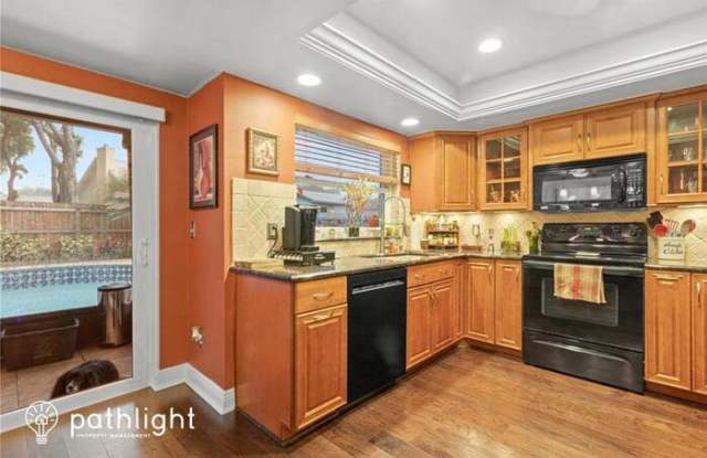 2421 Arborwood Drive Gallery 3