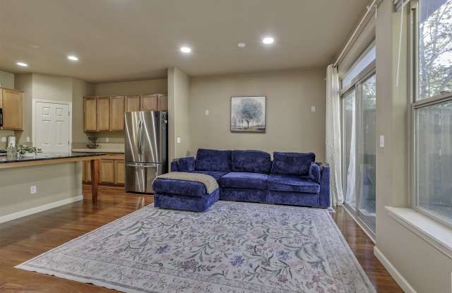 3137 Northeast 14th Place Gallery 3