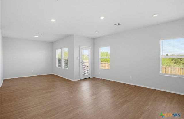 221 Calgary Lane Gallery 3