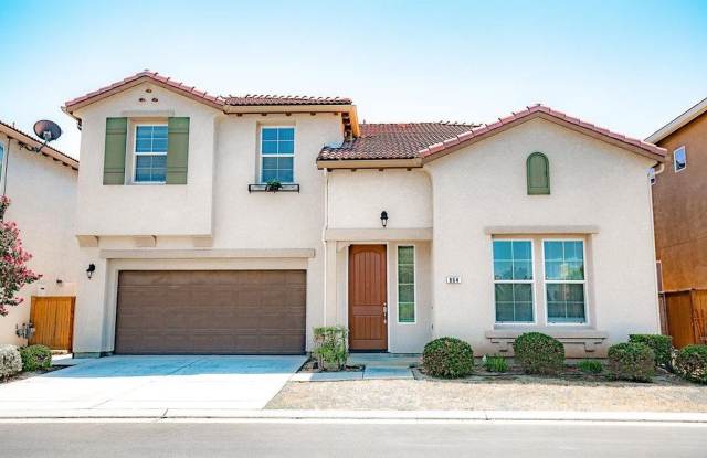 Beautiful 4 bed / 2.5 bath Gallery 1