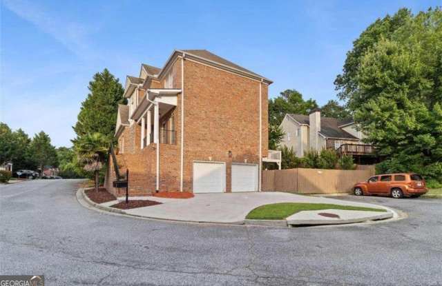 1711 Summit Glen Lane NE Gallery 2