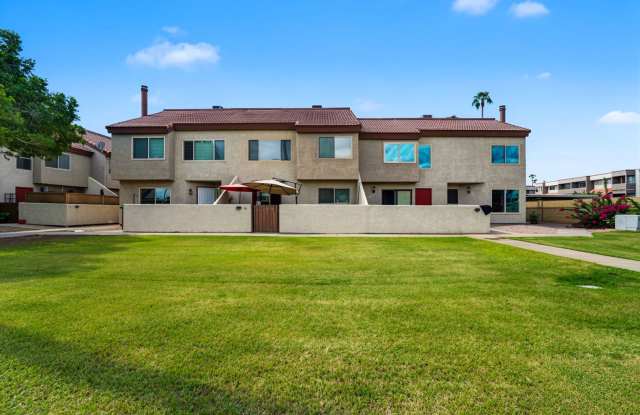 Spacious Mesa Townhome with Updated Kitchen & Utilities Included! Gallery 4
