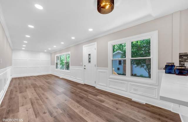28069 N Lake Drive Gallery 3