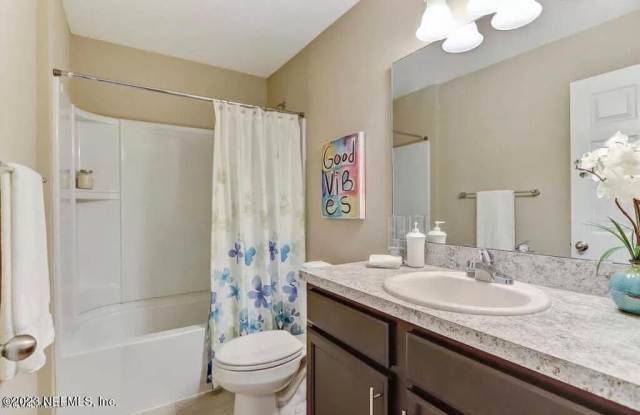 1308 LAKE SHORE Boulevard Gallery 4