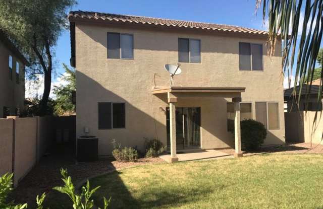 3-bedroom plus loft and community pool near Power & Ray Gallery 3