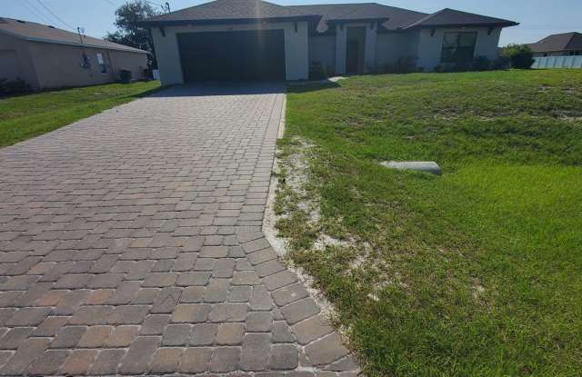 Spacious 4 Bedroom 2.5 Bath 2 Car Garage Home photos photos