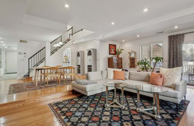GORGEOUS BRICK TOWNHOME 2BD/3BA+LOFT- CHERRY CREEK, CO AVAILABLE 7/18! photos photos