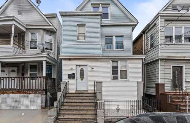 32 ARMSTRONG AVE photos photos