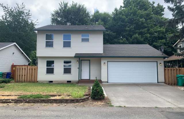 $2,650- 3 Bedrooms, 2.5 Baths Two-Story Home With Private Yard - 14028 Southeast Gladstone Street, Portland, OR 97236