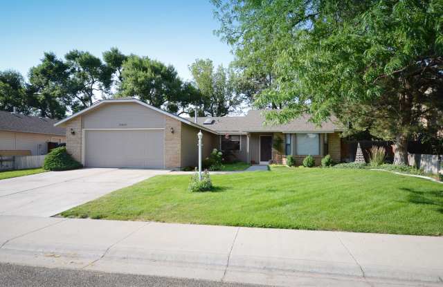 Beautiful Just Renovated 3 bedroom Single Level Home with Wonderful Fenced Backyard- Pet Friendly Gallery 1