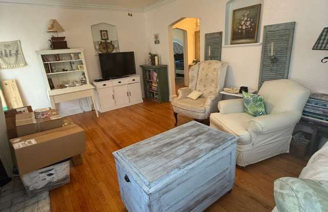 Fully Furnished Short Term Rental Home Gallery 3