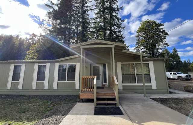 Charming 2-Bed, 2-Bath Country Retreat with Modern Comforts and Open Layout Gallery 3