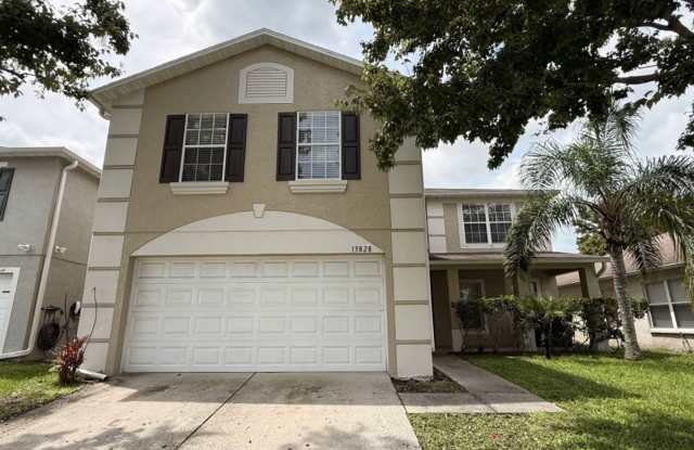 Huge 6 Bedroom / 4 Bath Single Family Home For Rent. Gallery 1
