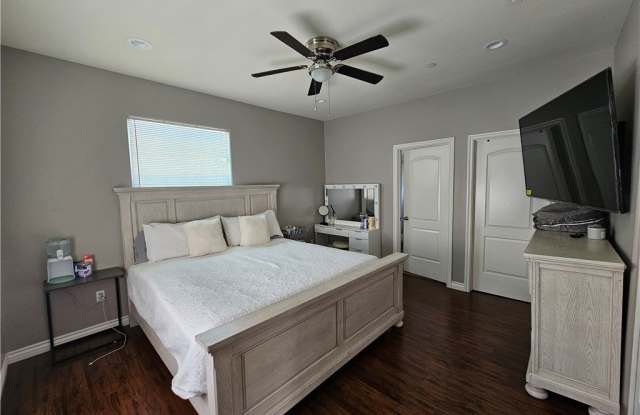 1036 Fernleaf photos photos