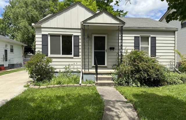 135 E Coy Ave - 135 East Coy Avenue, Hazel Park, MI 48030