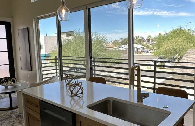 1115 South Montezuma Avenue Gallery 1