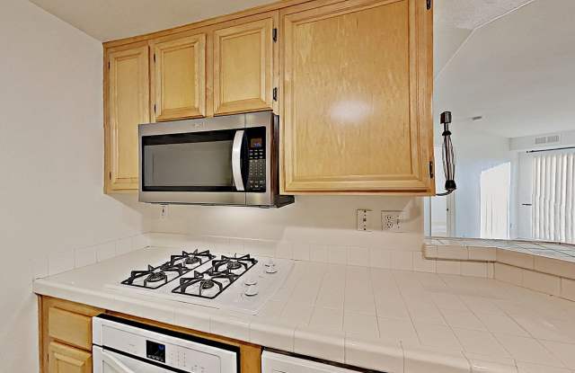 Beautiful 2BR/2BA Condo in Scripps Highlands with Private Patio & Garage Gallery 3