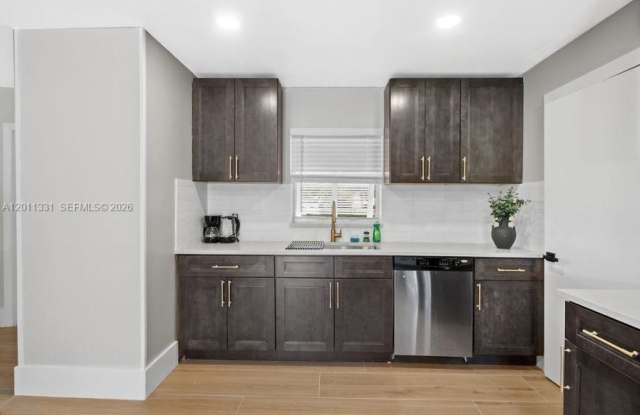 736 Prosperity Farms Rd. photos photos