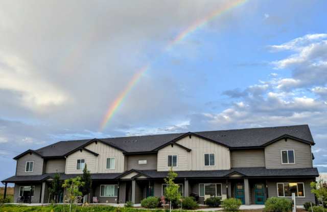 Beautiful 3 Bed 2.5 Bath Townhome in North East Fort Collins! photos photos