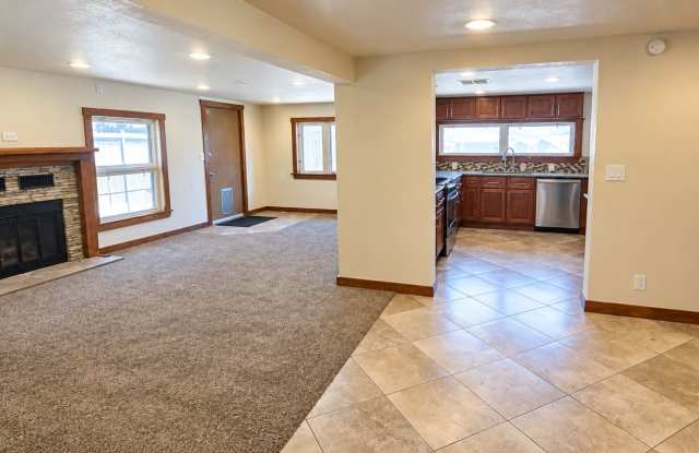 5BD/3BA Home Near Pearl St, CU, Hiking, Park - Available NOW! Gallery 4