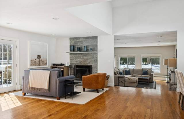 4 STUART CT Gallery 4