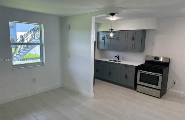 4300 SW 67th Ave photos photos