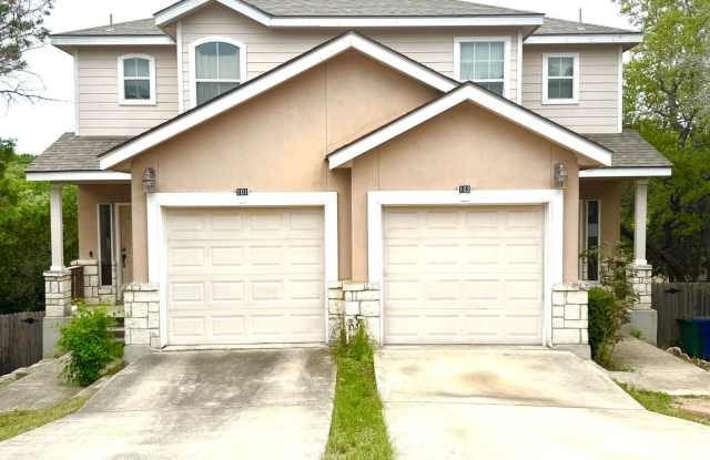 **APPLICATION RECEIVED** MUST SEE! Stunning 2-Story 3 Bedroom/ 2.5 Bath Townhome in Western Hills! photos photos
