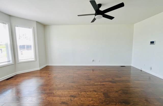 Large Home Coming Soon! Close to Fort Campbell with Large Fenced Yard Gallery 4