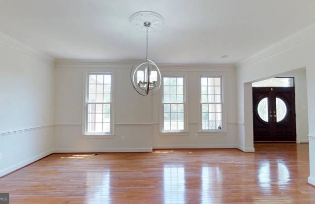 5990 SAINT CATHERINES LANE Gallery 4