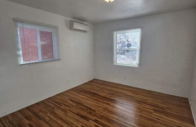 2 Bed 2 Bath, office+ W/D Hook up Gallery 3