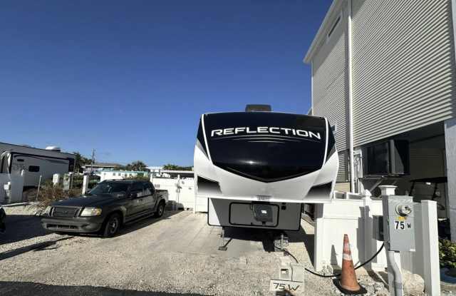 6099 Overseas Highway Gallery 4
