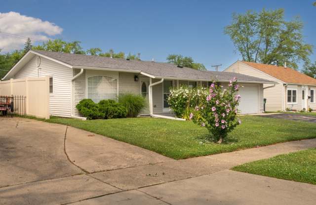 6 E Briarwood Drive - 6 East Briarwood Drive, Streamwood, IL 60107