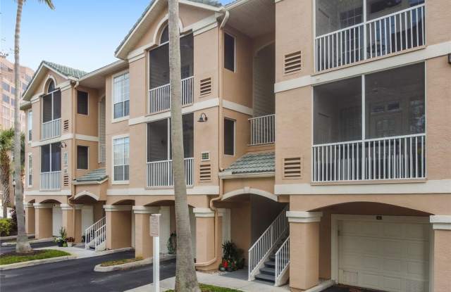 4304 BAY CLUB Circle Gallery 1