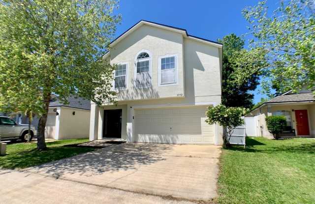 6842 PLAYPARK Trail W Gallery 1