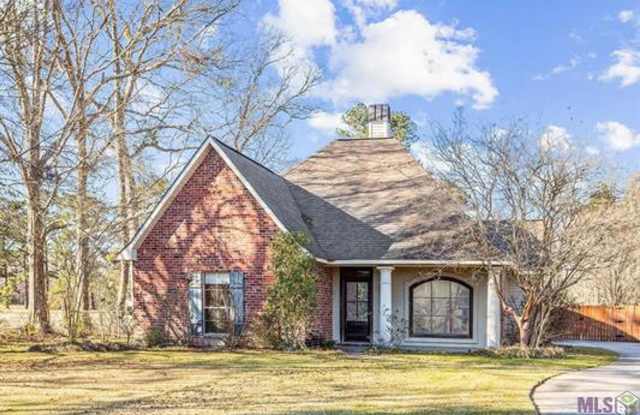 3 bedroom 2 bath on acre of land in Walker LA - 13023 North Ridge Drive, Livingston County, LA 70785