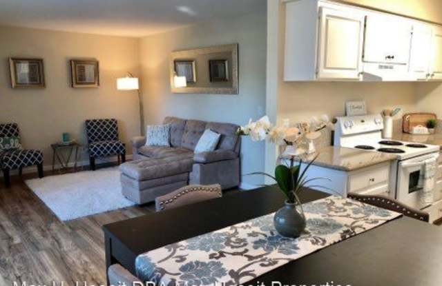 Pinewood Apartments Gallery 2
