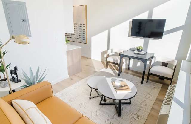 Urban Loft Co. Greensborough Village Gallery 3