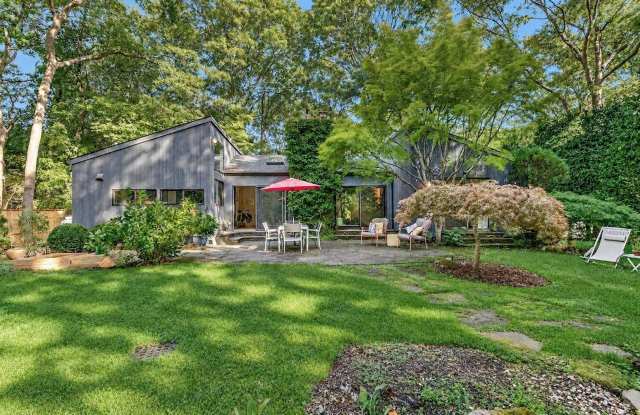 8 Wooded Oak Lane Gallery 1