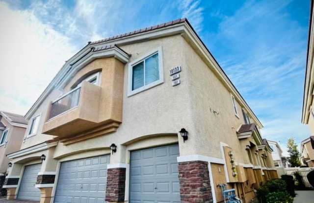 Wonderful two bath/2 bedroom upstairs FURNISHED UNIT; townhome located in gated community - 10133 Malibu Creek Court, Paradise, NV 89183