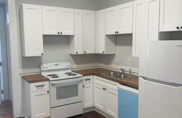 712-718 West 39th Street - 718 Gallery 4
