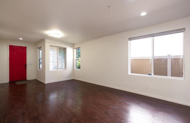 4 Bedroom + 3 Bathroom Home | Valle Del Sol HOA | Oxnard | Unfurnished Gallery 3