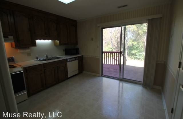 250 Pointe Circle Gallery 3