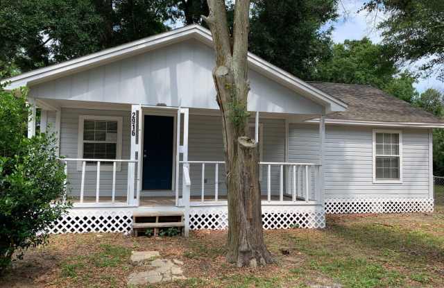 2916 N U St Pensacola, FL 32505 Ask us how you can rent this home without paying a security deposit through Rhino! - 2916 North U Street, West Pensacola, FL 32505