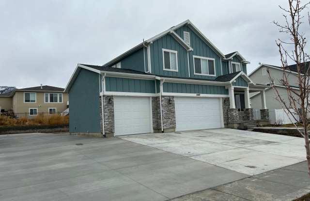 4 Bedroom 3 Bathroom Home in Saratoga Springs! Gallery 3
