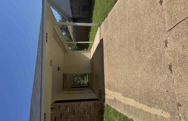 1728 Susan Gallery 2